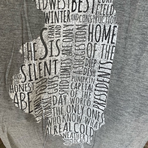 2/$15 V-neck Illinois t shirt - Picture 2 of 3